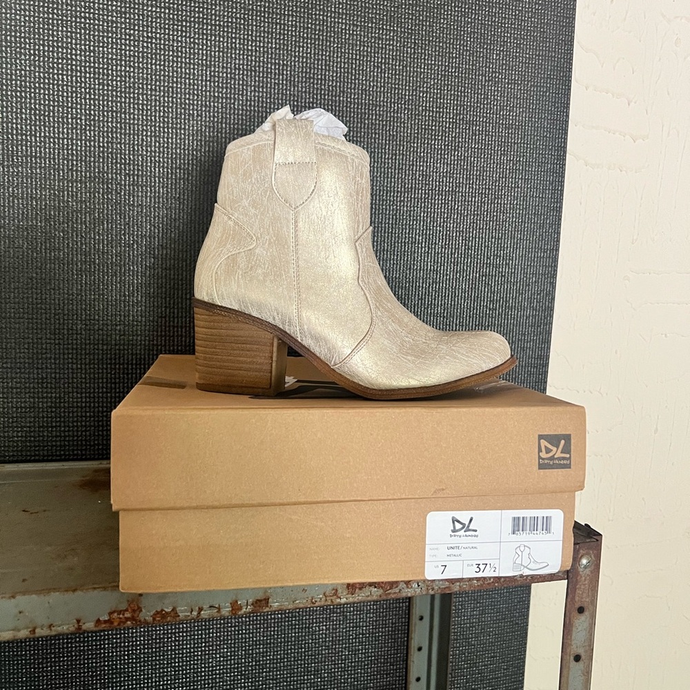 Dirty Laundry Cream Heeled Boots